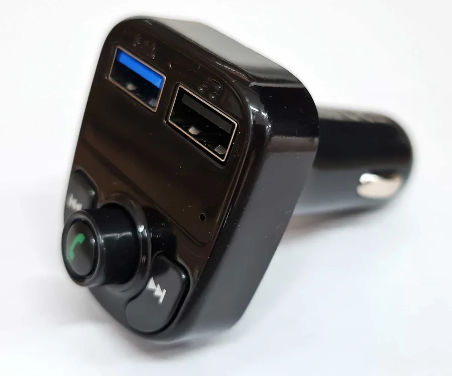 JC NT7002-NE Transmisor FM Bluetooth con doble USB con conector de mechero
